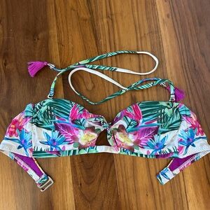 NWT So de Mel Floral Bikini Top